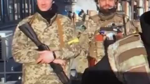 👀 Ukrainian soldiers posing for mainstream media!😁