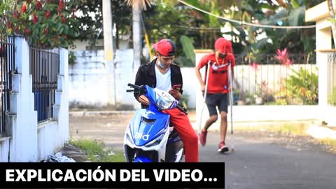 Se hace pasar por Discapacitado jajja