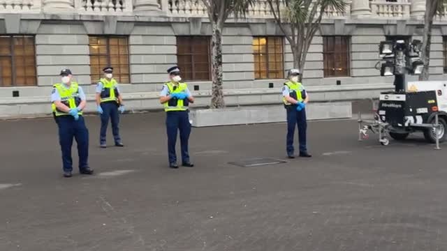 Wellington Protest 2/3/2022: Anti-Mandate Protestors interacting with New Zealand Police.