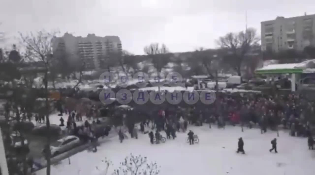 Massive evacuation lines in Sumy, north east of Ukraine.