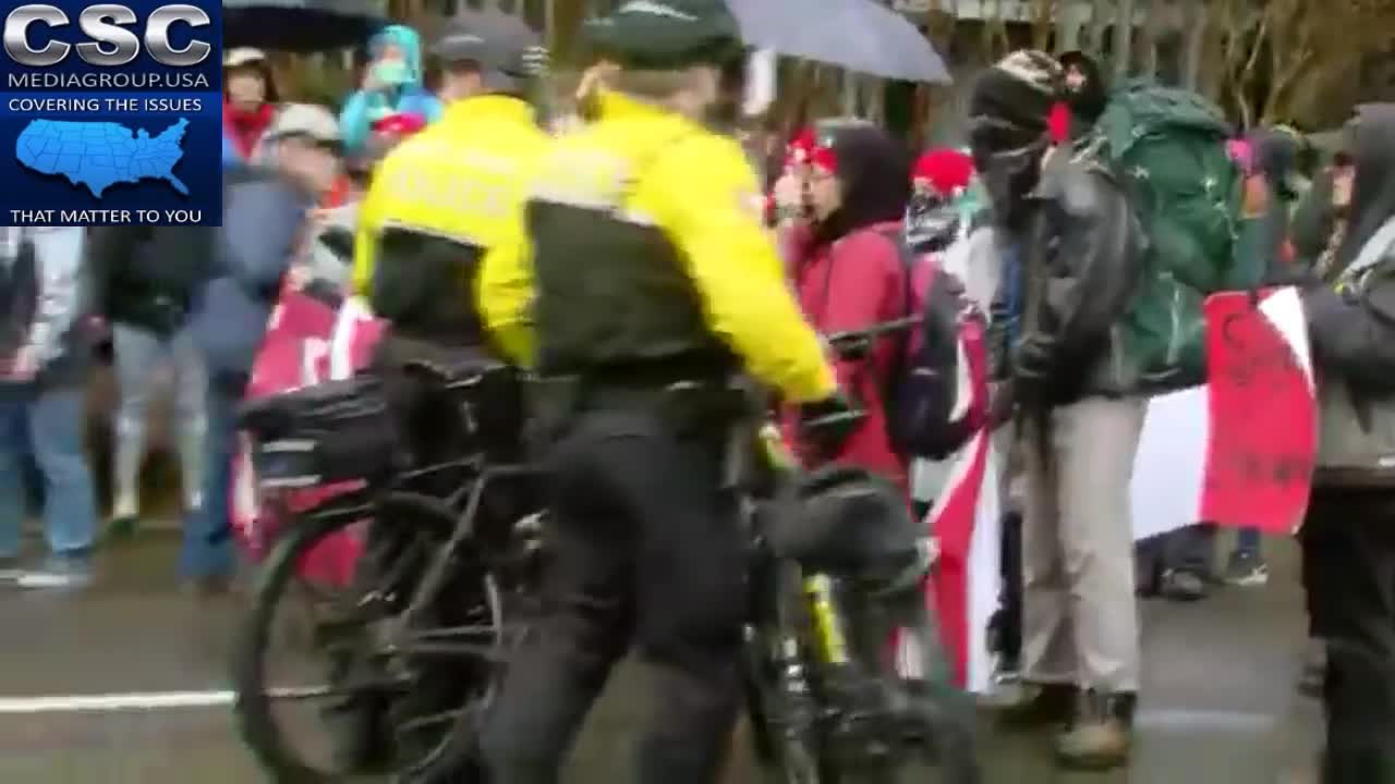 Portland Police Call Out Everyone They Are Going To Arrest Individually Before Taking Them Down