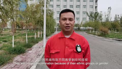 Living in Xinjiang is very happy