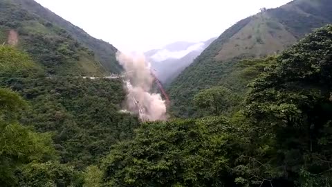 Implosión del puente Chirijara