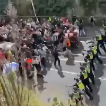 Melbourne, Australia: Lockdown Protesters Break Police Line Sept. 18 2021