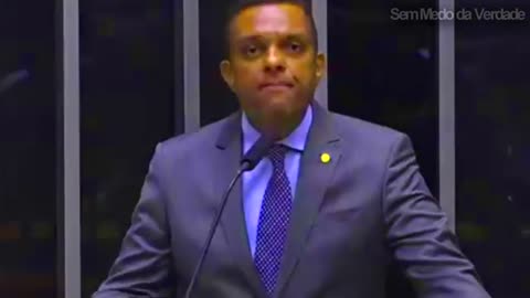 Deputado volta a desafiar ministro após novo mandado de prisão de Moraes...