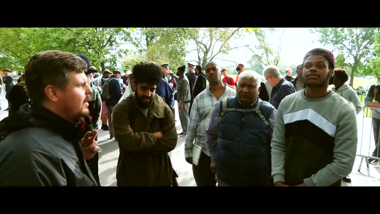 You wanna make the news? Islam Thug threatens _ Bob _ Speakers' Corner