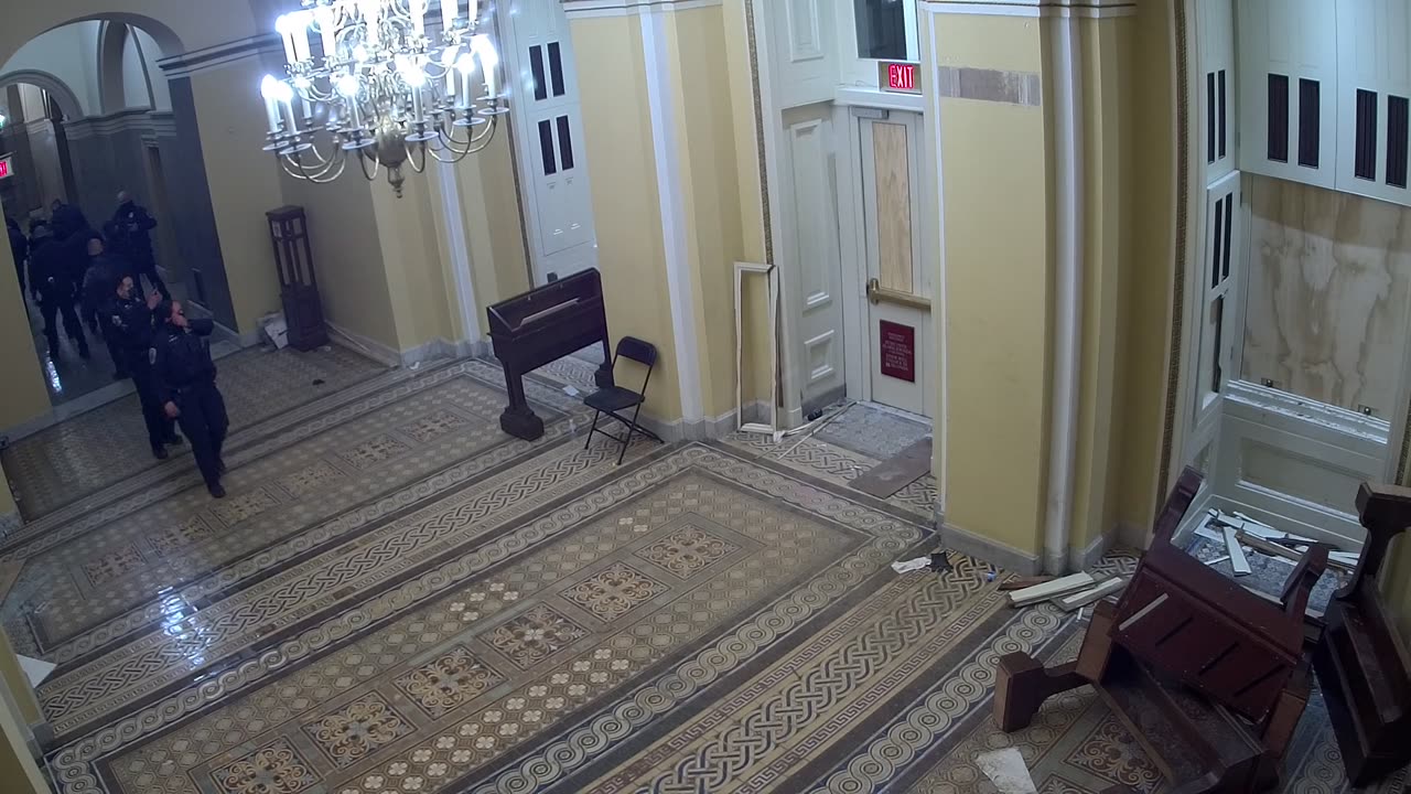 0102USCS01SenateWingDoornearS139_2021-01-07_00h00min00s260ms.mp4