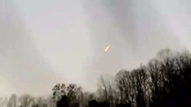 Virginia "Meteor" - huge falling object blazing with fire falls to earth in Virginia