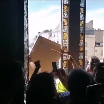 24 luglio 2021 - I francesi non si fermano ed invadono il municipio