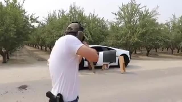 It's crazy see how a guy shoots a Lamborghini car