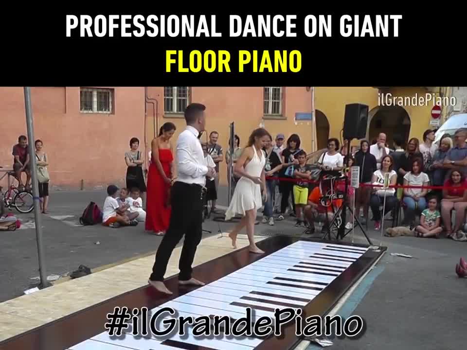 Outdoor show - Performance dance on giant floor piano