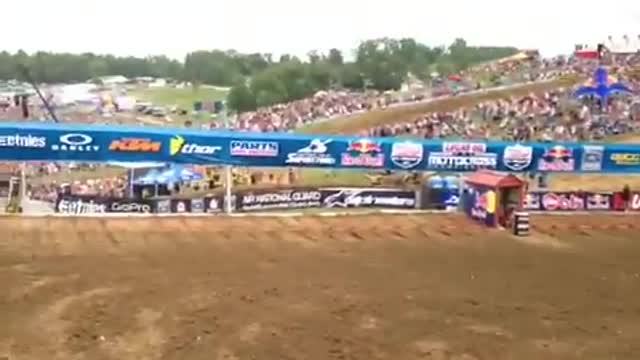 2013 High Point National 450 Moto 2 - Ryan Villopoto passes Ryan Dungey