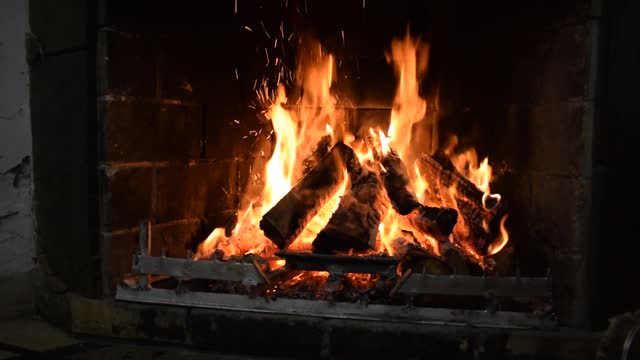 Relaxing video : fireplace