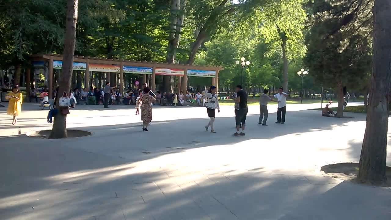 coming dance in xinjiang