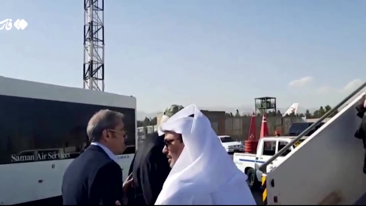 Released US detainees board plane in Tehran