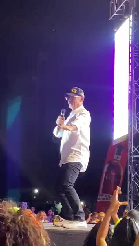 Alcalde de Cartagena baila en Fiestas de Independencia