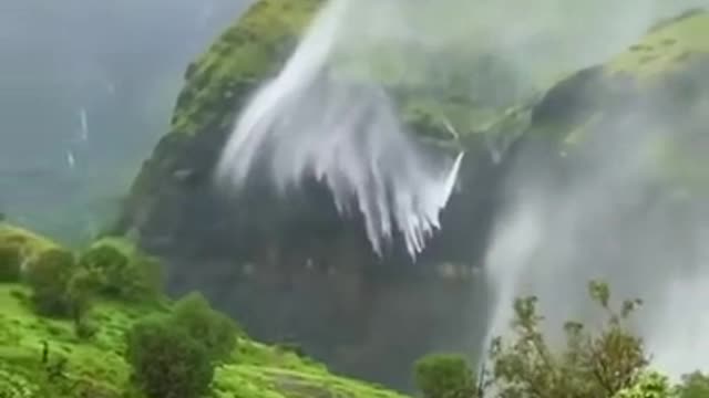 🔥 Strong winds caused this waterfall to spray upwards 🔥