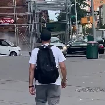 NYC: Video Shows Thugs Ram Car Into SUV, Steal $20k From Driver at Gunpoint