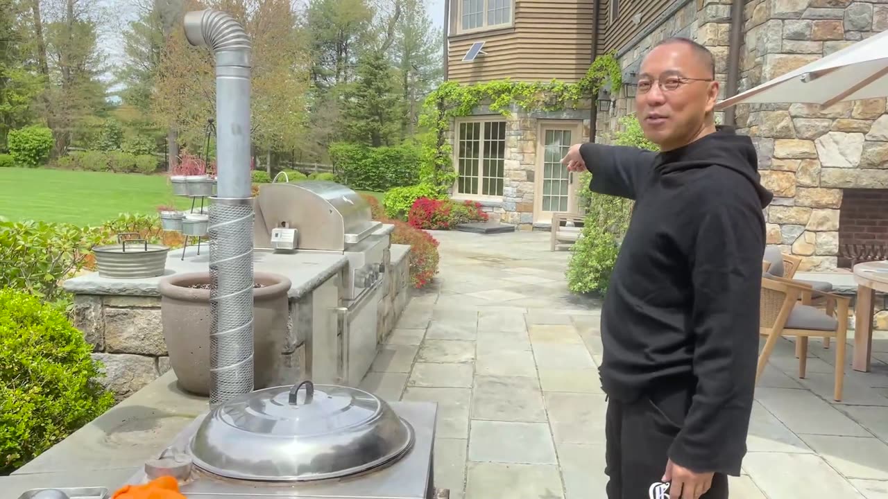20220508 七嫂在给七哥做铁锅炖大魚
