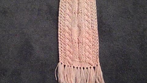 DES476 Double strand color block: shades of peach with white 5 1/2' $20