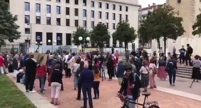 Énorme rassemblement Pro vaccin a Lyon ! impressionnant