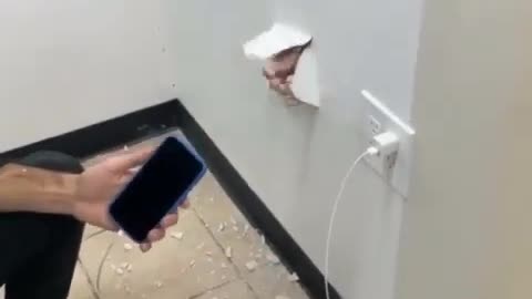 Uma Mão Salva a Outra