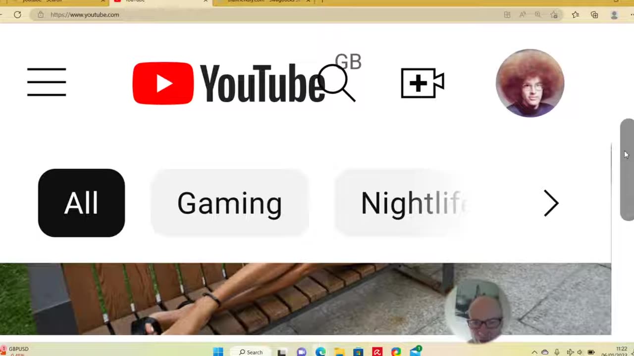 Change video size layout on Youtube