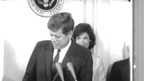 June 28, 1962 - JFK Presents White House Guide Book