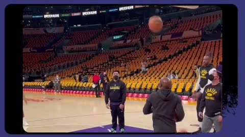 Lakers pre game warm up at staple center for the final time