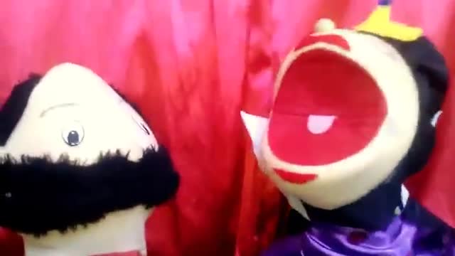 SNOW WHITE DOLLS THEATER AND THE HUNTER