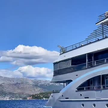 TOP G SPOTTED ON A SUPERYACHT WITH NUNCHUCKS