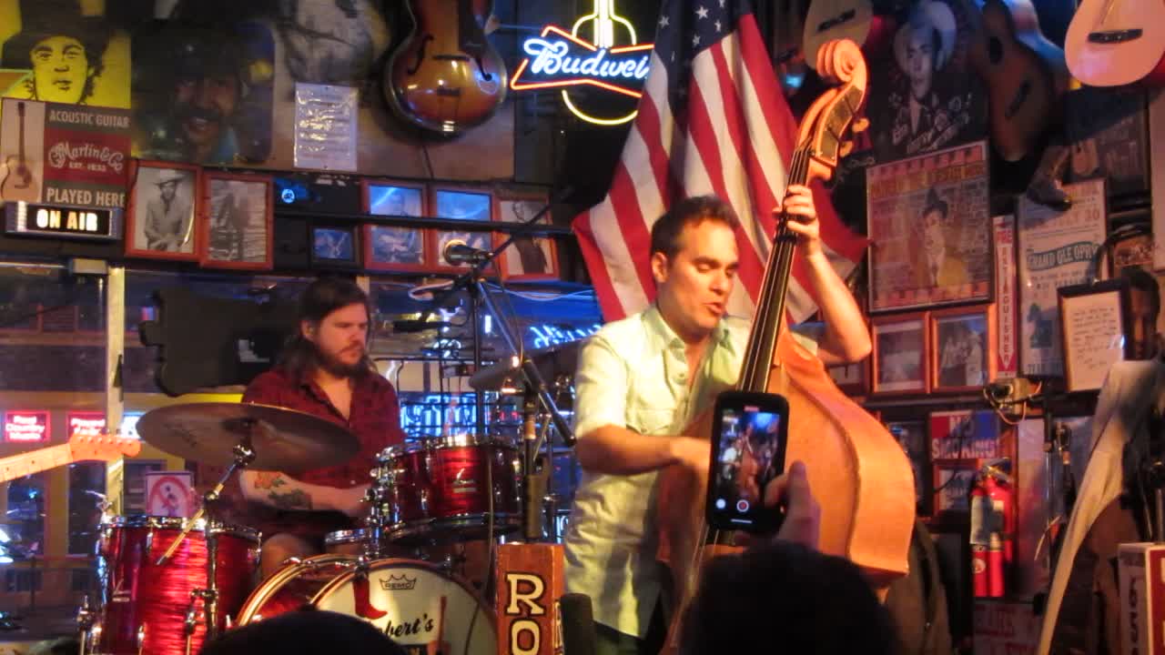 Kelley's Heroes, Robert's Bar, Broadway