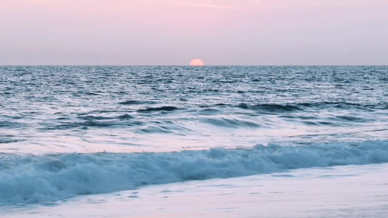 Sound of waves crashing on beach is mind-blowing