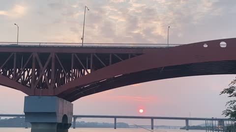 It's the Han River in Seoul, Korea. It's a video of a beautiful sunset.
