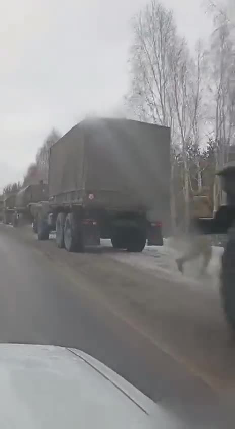 Russian military convoy just 9 miles from the Ukrainian border, just outside of the town of Valuyki.
