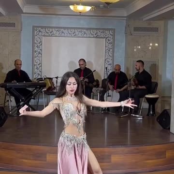 Belly dancer beautiful 😍