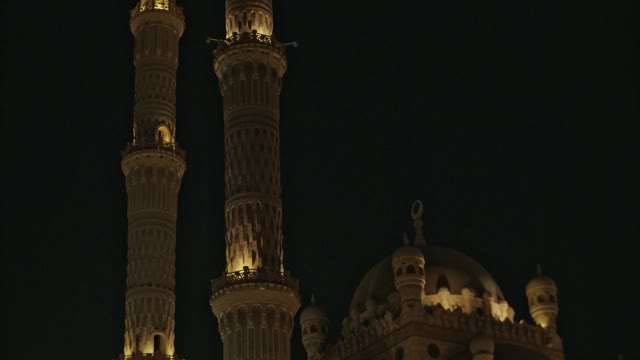 a-famous-grand-mosque-in-cairo-egypt