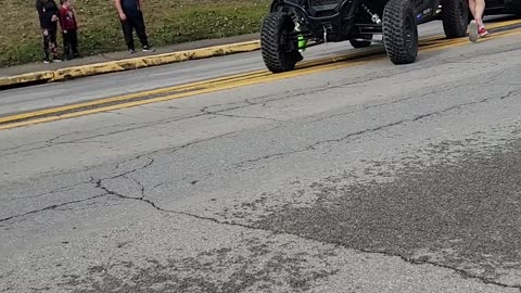 Grinch Leads Police on Chase Through West Virginia Neighborhood