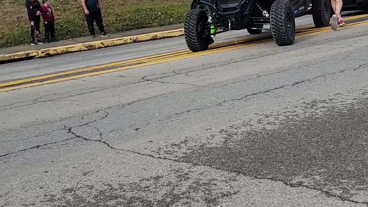 Grinch Leads Police on Chase Through West Virginia Neighborhood