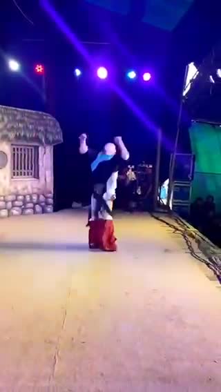 Loose his pants before the public eyes