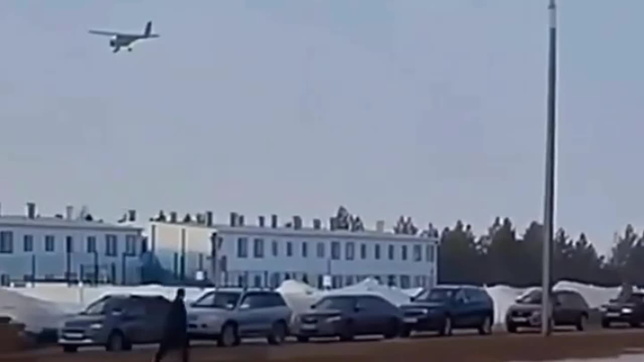 SMALL PLANE GOES OUT OF CONTROL AND CRASHES WHILE FILMING CAUSING CHAOS😱😱😱😱