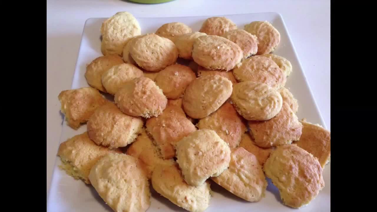 QUICK AND EASY PEANUT BUTTER COOKIE RECIPE - RECETTE DE BISCUITS AUX CACAHUETES FACILE ET RAPIDE