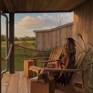 The scene is one of peace and tranquility, a perfect start for a new day