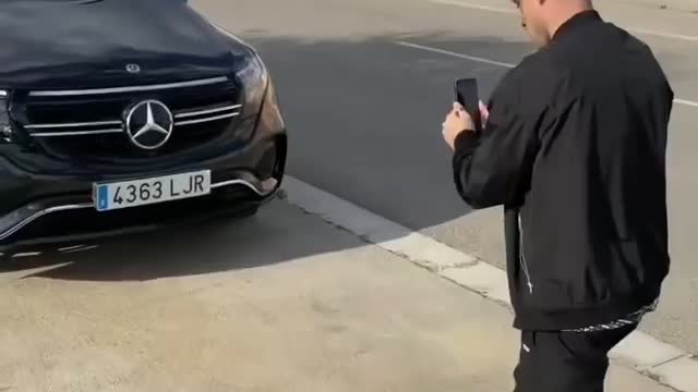Spinning PHONE trick 🌀 with #EQC @mercedeseq ⚡️ @jordi.koalitic... more