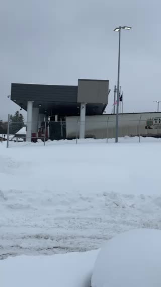 Managed to see ONE vehicle on the bridge.