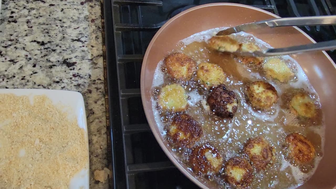 cooking cucumber through Pané-ኪዩክበር በዱቄት, በእንቁላልና በደረቀ ዳቦ ፍርፋሪ እንዴት እናዘጋጃለን?