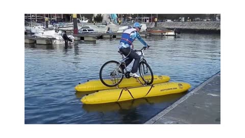 Bike on water | Bicicleta na água #shorts