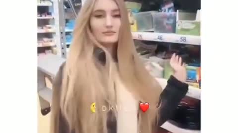 A nice girl Imitate sounds