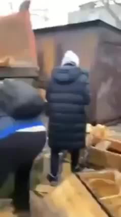 Ukrainian citizens arming themselves in Kyiv