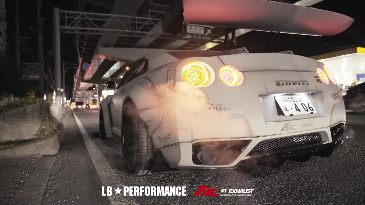 Liberty Walk Nissan GTR R35 godzilla !!!